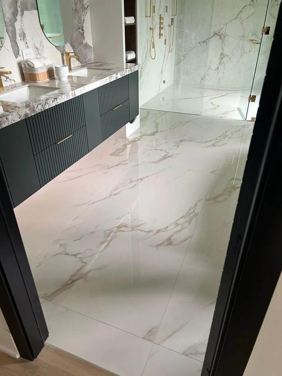 Floating vanity and large-format marble-look porcelain floor